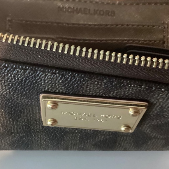 Michael Kors Signature logo Wristlet Wallet - Picture 8 of 11